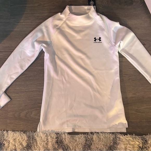 Under Armour Tops - Fitted Under armor long sleeve